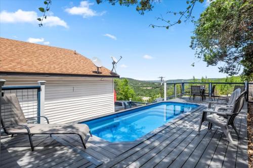 Leander House | The Heritage Hideaway Sweeping Views Games & More