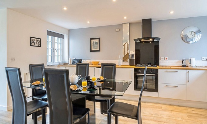 Lyme Regis Ski Chalet | The Heselwood Coach House