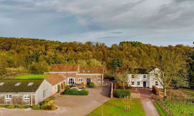 Lydney Cottage | The Hickory - a joint property with 2 hot tubs, Forest of Dean