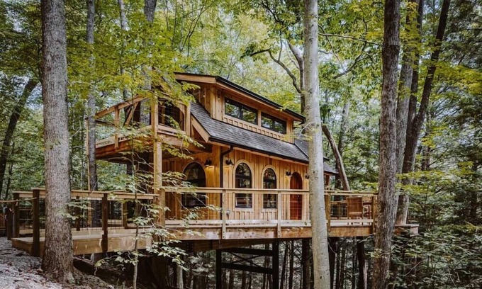 Laurelville Cabin | The Hickory Treehouse w/Suspension Bridge