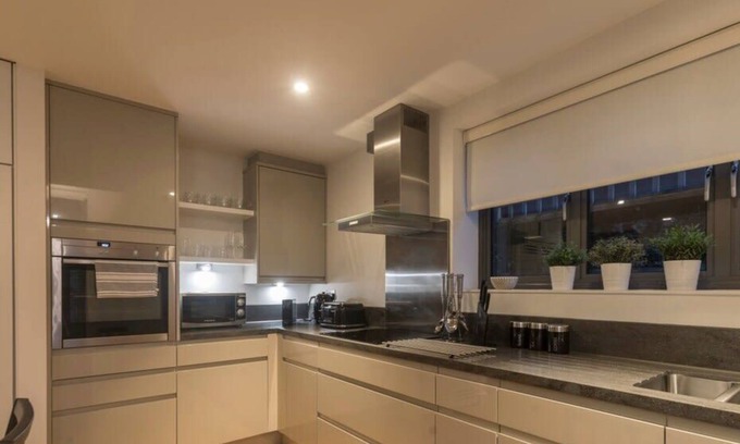 Henley Ski Chalet | The Hidden Courtyard In The Heart Of Henley