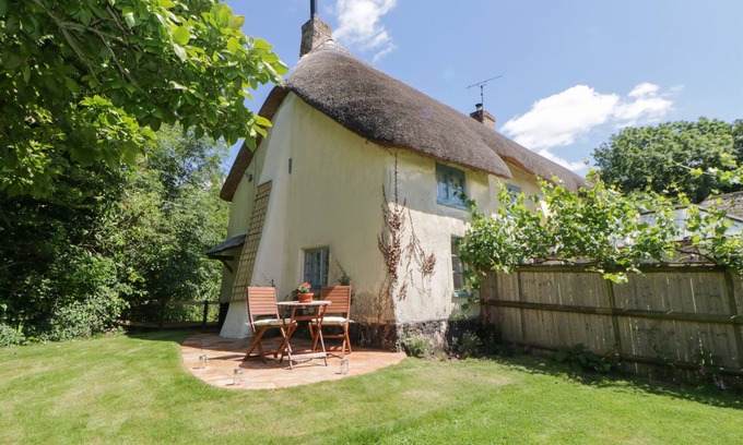 Ottery St Mary Cottage | THE HIDEAWAY AT BURROW HILL, pet friendly in Ottery St Mary