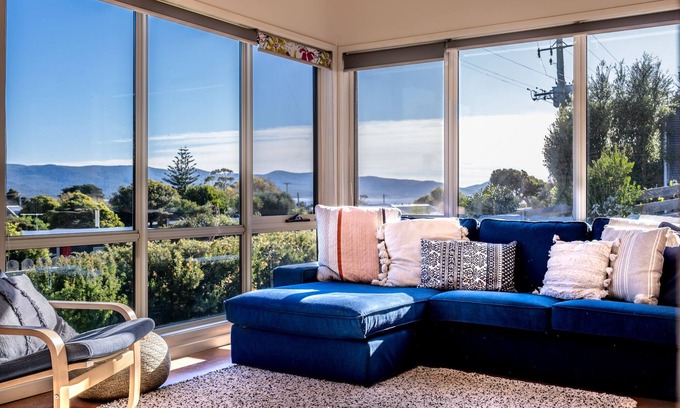 Bicheno House | The Hill House - Gorgeous views!