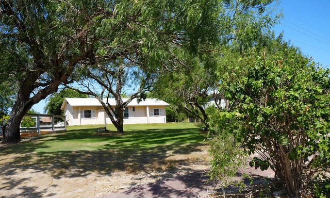 Arroyo City Cottage | The hill private fishing pier NOT water front