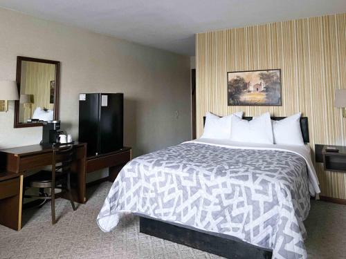 Slayton Hotel | The Hilltop Inn - Slayton, MN - HWY 59
