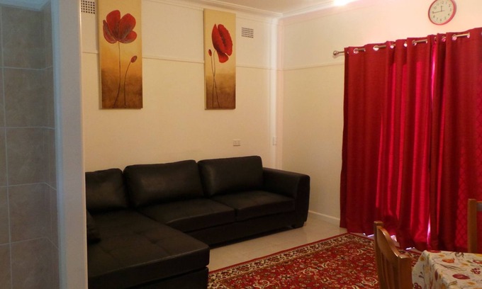 South Tamworth House | The Hillvue House -FREE WiFi/FOXTEL,QUIET & CLEAN