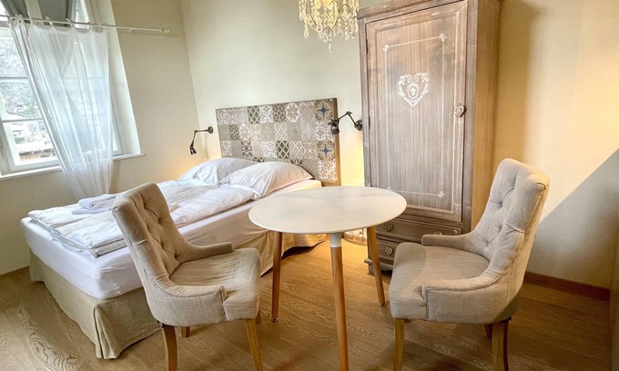 Hohenaschau im Chiemgau Apartment | The historic Haus Burg invites you to studio apartment 101