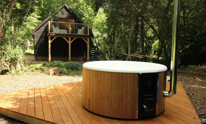 Cratfield Apartment | The Hive - Beautiful Studio with amazing Hot Tub