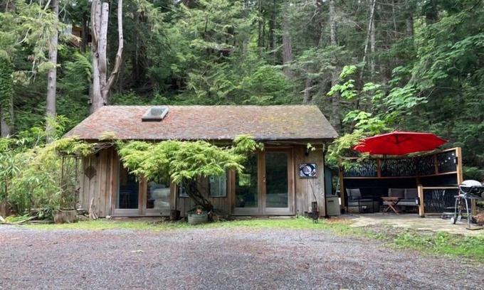 Regional District of Nanaimo Cabin | The Hobbit on Canopy Ridge Gabriola