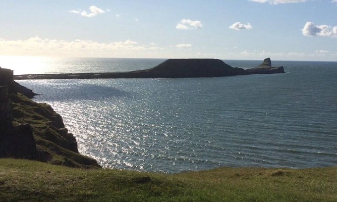 Horton House | The Hollies is situated in the beautiful area of Horton in the Gower Peninsular