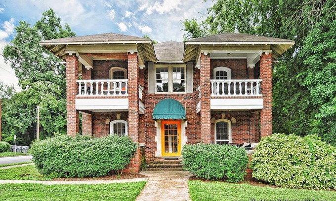 Charlotte Apartment | The Home Collection - Hawthorne Lane