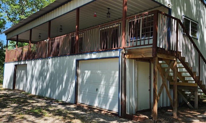 Gober House | The home is lakefront, perfect! From the roadside, it's nearly impossible to see