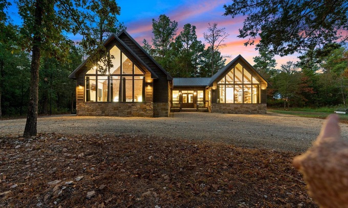 Broken Bow Cabin | The Honey Bear-Cozy Cabin in the Heart of Hochatown-Sleeps 12