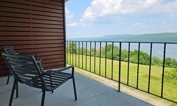 Watkins Glen Hotel | The Hotel Laurel at Seneca