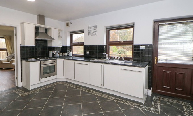 Eckington House | THE HOUSE AT THE SITWELL ARMS, pet friendly in Renishaw