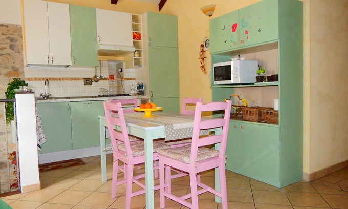Diano Arentino Apartment | The house in the alleyway