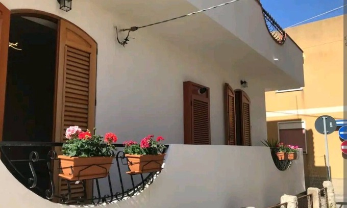 Ganzirri Apartment | [The House of Geraniums ★★★★★]