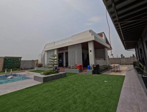 Gapan City Villa | The House of Monkeys