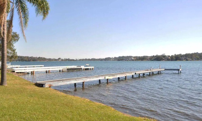 Fishing Point House | The House on the Lake @ Fishing Point, Lake Macquarie - honestly put the line in and catch fish