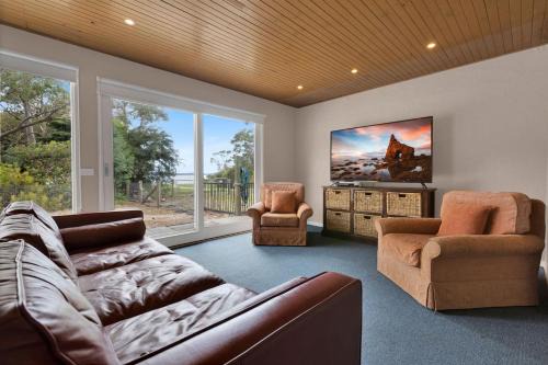 Forge Creek House | The House - Waterfront Retreat