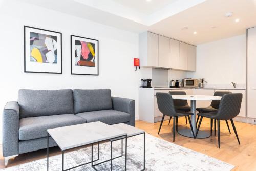 Sutton Cross Apartment | The Hunt One