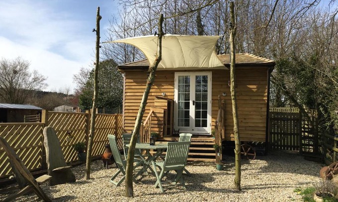 Hinton St. George Cabin | The Hut@Dinnington