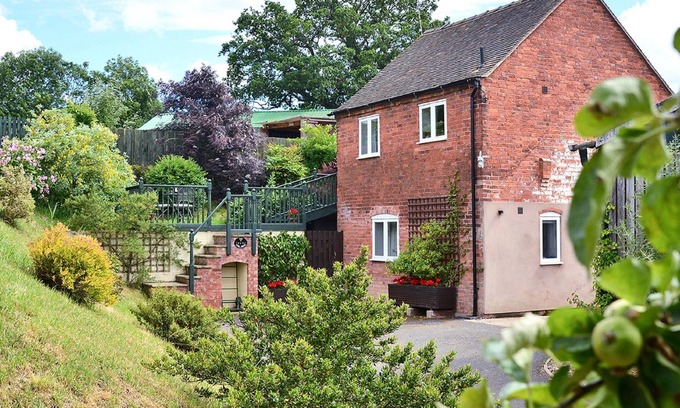 Lyth Hill Cottage | The ideal base for touring. Secluded rural setting on the edge of Shrewsbury!
