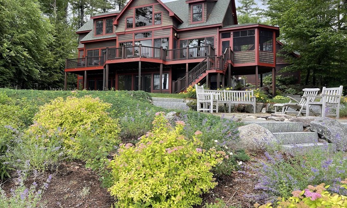 Meredith House | The Ideal Winnipesaukee Lakefront Retreat Right In Meredith Bay