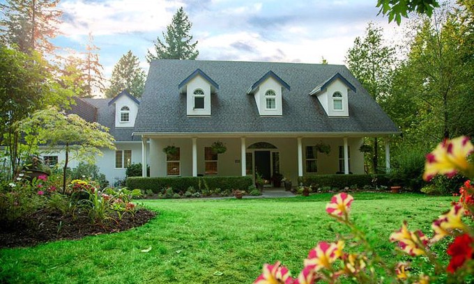 North Saanich Bed & Breakfast | The Inlet Bed & Breakfast