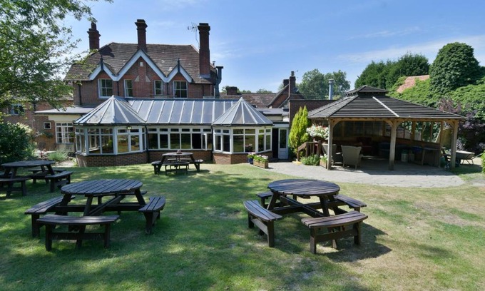 Ockley Hotel | The Inn On The Green