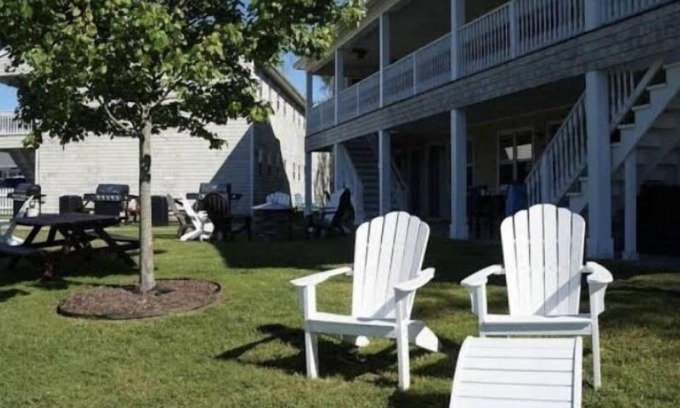 New Shoreham Resort | The Island Manor Resort in Old Harbor, Block Island.
