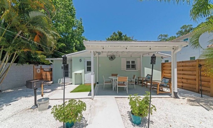 South Sarasota House | The Ivanhoe Getaway
