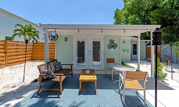 South Sarasota House | The Ivanhoe Hideaway