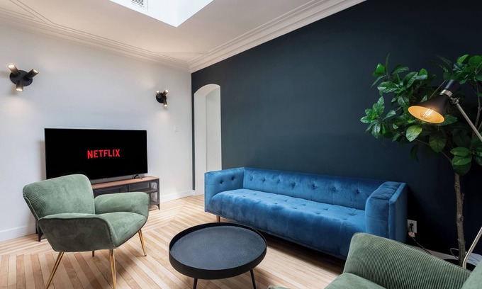 Youville Apartment | The Jasmine Fusion | 2 apartments side to side !