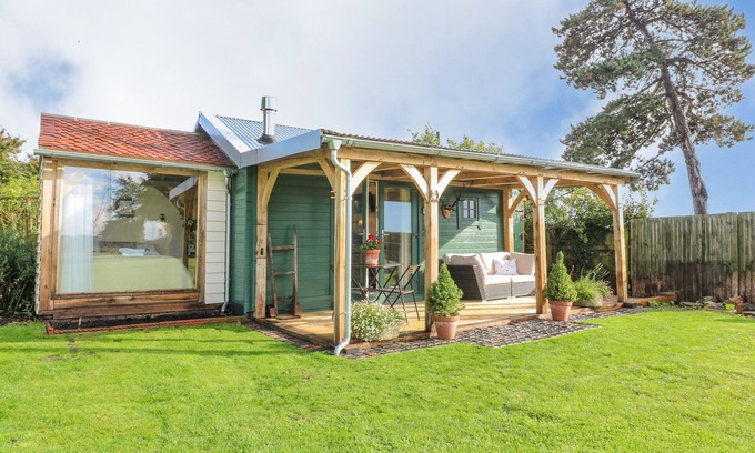 Rugeley Cottage | THE JENNY WRENNERY, romantic, character holiday cottage in Rugeley