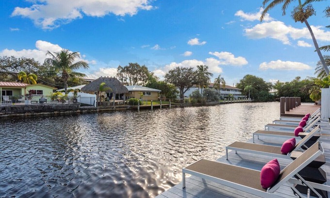 Coral Ridge Isles House | The Jungle | Pool | Disco | Location