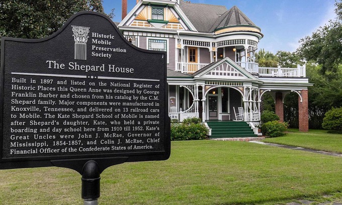 Hannon Park House | The Kate Shepard House is a beautiful Queen Victorian catalog home that was built in 1897. Come experience a genuine southern getaway complete with charm and comfort in this beautiful 6 bedroom 6 and half bathroom home in Mobile Alabama. Plenty of ro
