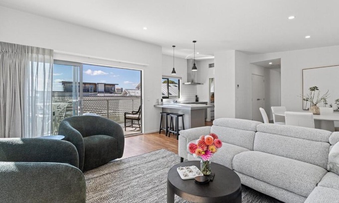 New Plymouth House | The Kawaroa Retreat