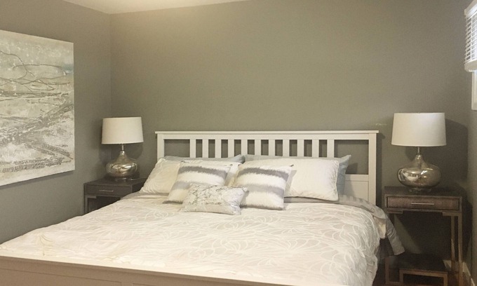 Regina House | The King of Queen has a King size bed and all the amenities of home