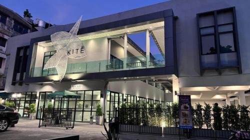 Pom Prap Sattru Phai Hotel | The Kite Hotel Bangkok