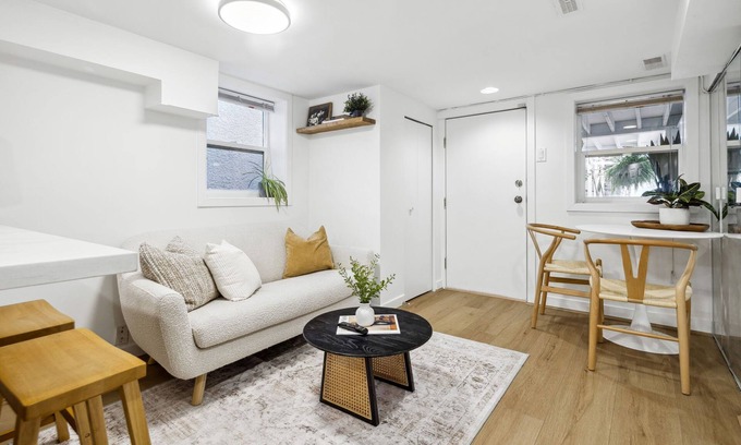 Kitsilano House | The Kits Nook - Newly renovated garden suite