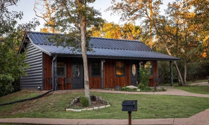 Waco Cabin | The Kiwi at Nicole Creek Cabins