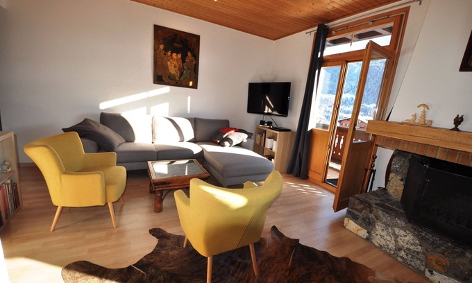 Barboleusaz Apartment | The La Gare building is located above the Place de la Barboleuse in Gryon next to the train station