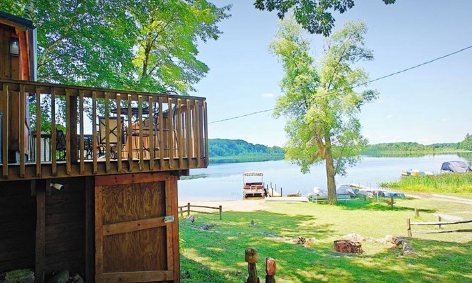 Lake Cottage | The Lake House: A peaceful waterfront retreat