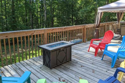 Gumlog House | The Lake Place Cabin with Golf Cart and Free Kayaks!