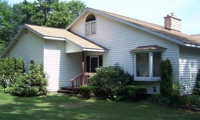Niverville House | The Lakeshore House