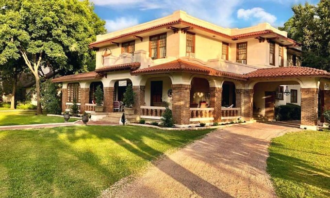 Gainesville Bed & Breakfast | The Lancaster Manor Bed and Breakfast