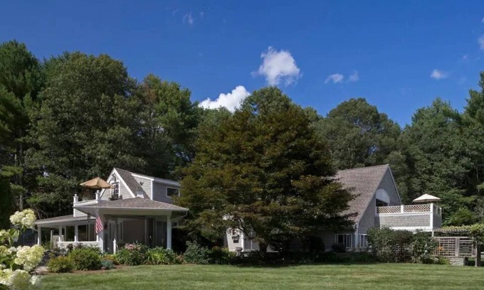 Ledyard House | The Lantern Hill House: Rustic Luxury for Nature Lovers; Minutes to Mystic, CT