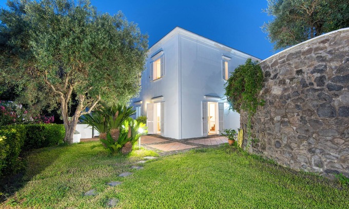 Ischia Porto Villa | The Lauro Luxury Villa, garden, parking, in private area, close to the center
