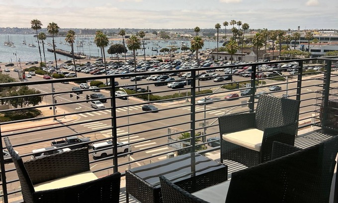 East Village Apartment | The Lavender – Bright & Cozy 2-Bedroom Apartment with WiFi,GYM & AC